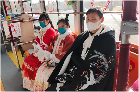 老家河南 心的春運(yùn)︱熟悉的春節(jié)里！ 看洛陽公交人的過年儀式感 