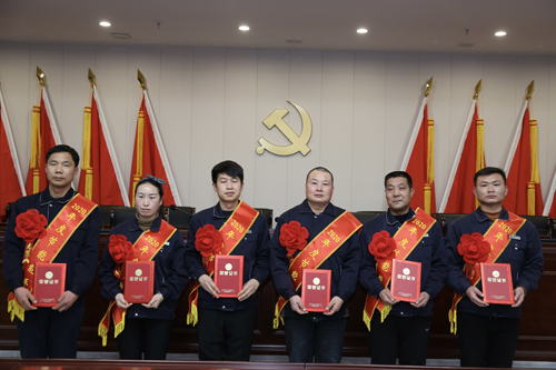 0204 節(jié)能能手從左至右依次為 石亞杰、沈小慶、楊興忠、于俊國、權(quán)振利、吳偉偉.jpg