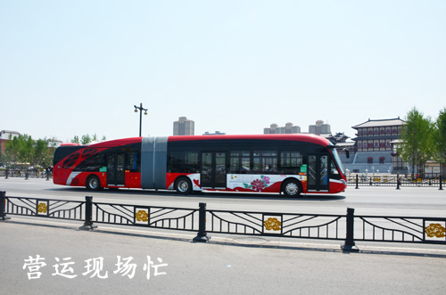 1589526541129652.jpg 02 勞動節(jié)里公交忙(營運(yùn)現(xiàn)場忙).JPG