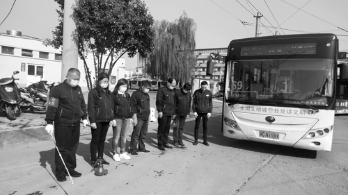 這一刻，洛陽(yáng)公交人深切哀悼
